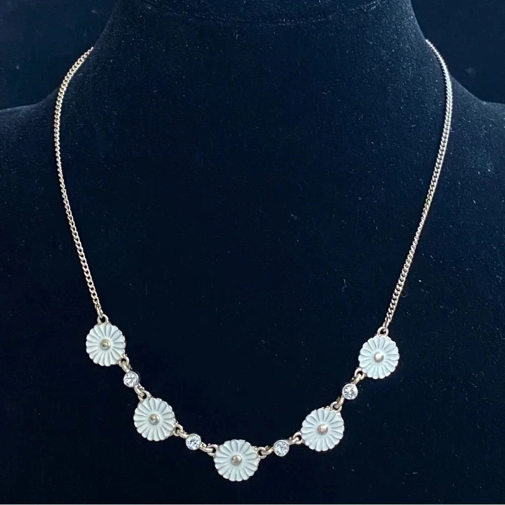 Daisy and Rhinestone Studded Necklace 8”